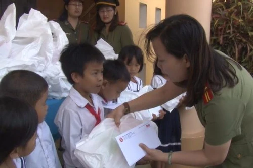 Nghĩa tình người chiến sỹ Công an Thủ đô trên đảo tiền tiêu Tổ quốc