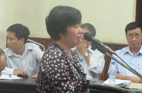 “Bắt vạ” ngân hàng liên quan