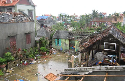 Bão số 2 càn quét các tỉnh đồng bằng Bắc bộ