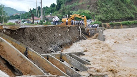 Mưa lũ gây thiệt hại cho nhiều địa phương