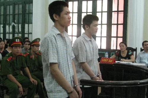 Án phạt tù cho một sinh viên biến chất