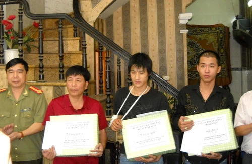 Biểu dương 4 công dân dũng cảm