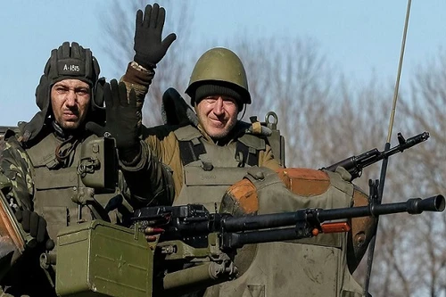 Ukraine tuyên bố rút vũ khí sau khi ngừng bắn 48 giờ