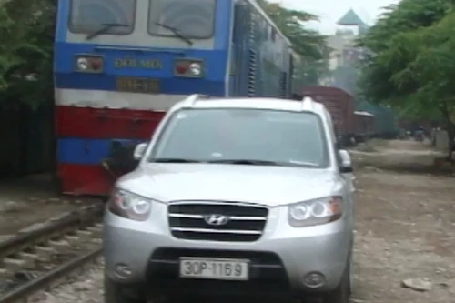 TNGT hy hữu bên đường sắt Chèm