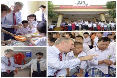 Đại sứ Mỹ vui Tết Trung thu ở Làng Hữu nghị