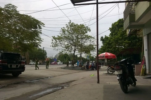 Nổ súng trước quán karaoke, 1 người tử vong