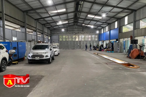 Khám xét Trung tâm đăng kiểm xe cơ giới 29-05V ở Hà Nội