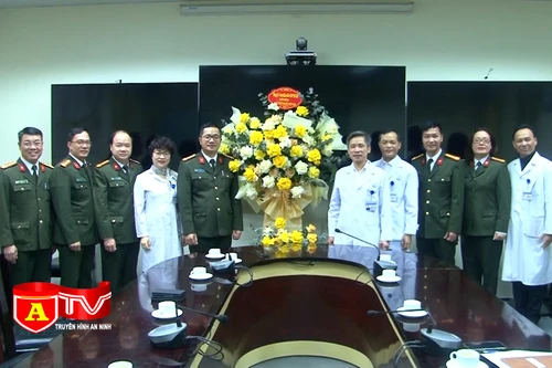 Công an thành phố chúc mừng ngày thầy thuốc Việt Nam