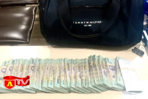 Tìm thấy túi xách chứa 1,2 tỷ đồng của hành khách bị bỏ quên ở sân bay Nội Bài