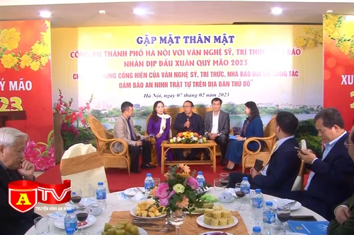 CATP Hà Nội gặp gỡ văn nghệ sĩ, trí thức, nhà báo nhân dịp đầu Xuân Quý Mão 2023
