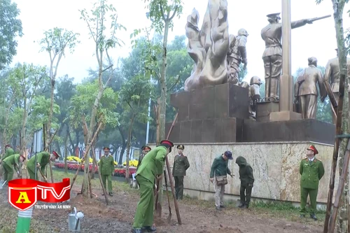 Cụm thị đua số 8 Công an thành phố Hà Nội phát động Tết trồng cây