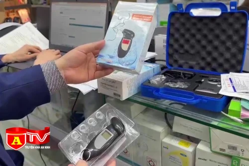 Phát hiện cơ sở kinh doanh "máy đo nồng độ cồn" không rõ nguồn gốc