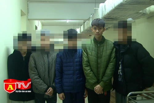 Mâu thuẫn với đồng nghiệp, nhân viên quán cà phê bị đánh thương tích