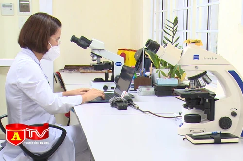 Chuyện về nữ bác sỹ cứu giúp hàng trăm người bệnh f0 mỗi ngày qua điện thoại