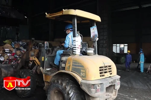 Tiêu hủy hơn 2.000 lọ nước hoa giả mạo nhãn hiệu