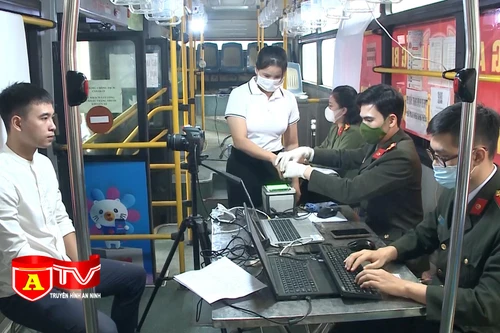 Ấn tượng cấp lưu động CCCD gắn chip trên xe buýt