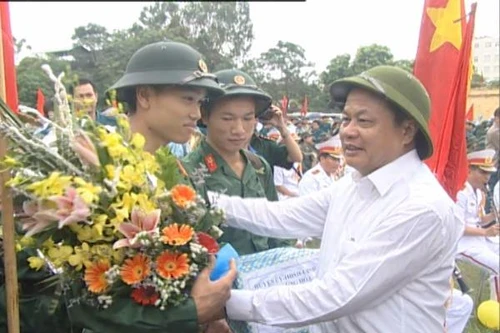 Thủ đô Hà Nội tưng bừng ngày hội tòng quân lên đường làm nhiệm vụ bảo vệ Tổ quốc
