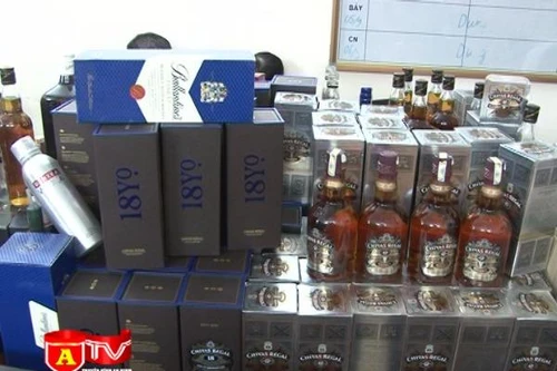 Phát hiện đường dây sản xuất rượu Chivas giả