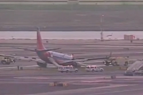 Máy bay Boeing gặp sự cố khi hạ cánh tại New York