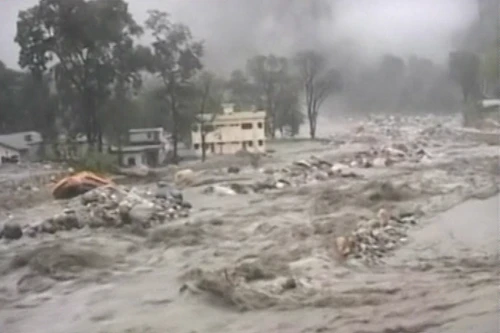 Hàng nghìn người Ấn Độ mất tích sau lũ lụt 