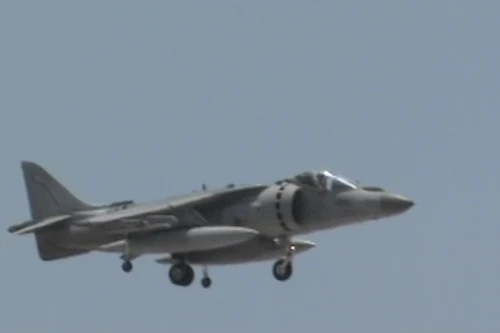 Máy bay chiến đấu của Mỹ thả bom trên rạn san hô Great Barrier 