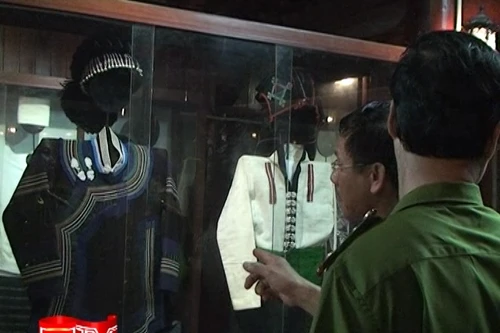 Khánh thành nhà trưng bày trang phục truyền thống 