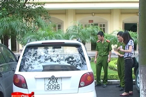 Khởi tố một đối tượng vi phạm giao thông, chống người thi hành công vụ.