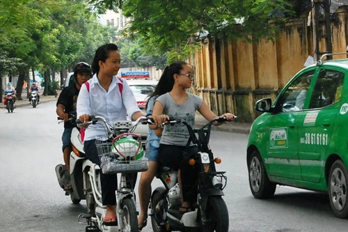 "Bối rối" quản lý xe đạp, xe máy điện