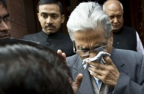 17 nghị sĩ Ấn Độ bị đình chỉ tư cách vì ẩu đả, xịt hơi cay khi họp Quốc hội