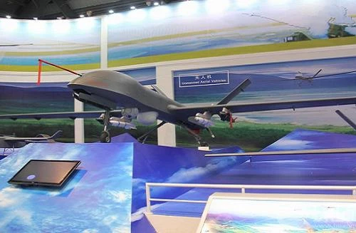 "Điểm danh" những vũ khí trên Predator phiên bản Trung Quốc