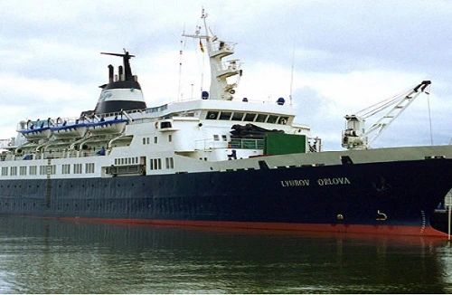 Con tàu ma chở đầy chuột ăn thịt đang lao thẳng vào bờ biển nước Anh