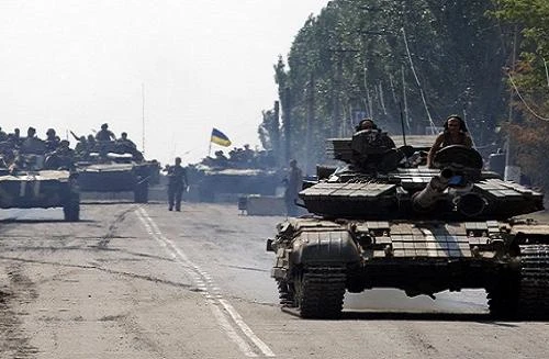 Ukraine đe dọa thiết quân luật, cấm phát sóng truyền hình Nga