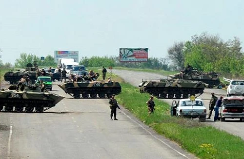 Ukraine triển khai 30.000 quân cùng vũ khí hạng nặng vây chặt Sloviansk
