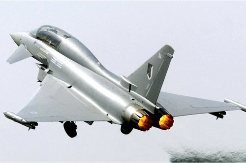 Máy bay chiến đấu Typhoon của Anh “đổ bộ” xuống vùng Vịnh?