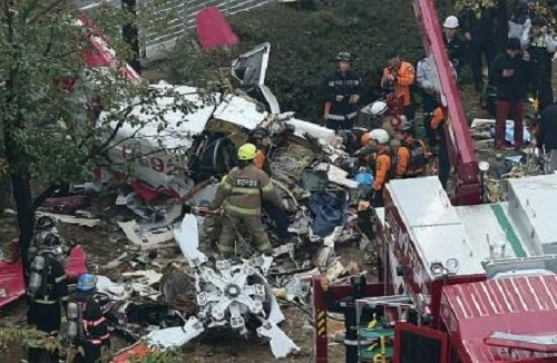 Trực thăng Hàn Quốc “chọc thủng” chung cư, 2 người thiệt mạng