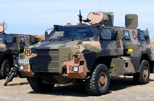 Nhật Bản mua thêm 4 xe bọc thép và 3 trực thăng đa dụng