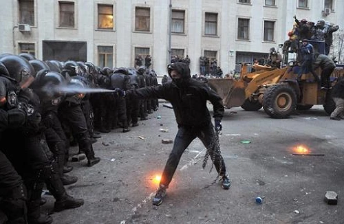 Tajikistan và Venezuela: Yanukovych là nạn nhân của Mỹ và NATO