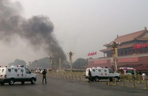 Vụ nổ trên Quảng trường Thiên An Môn có liên quan đến Tân Cương?