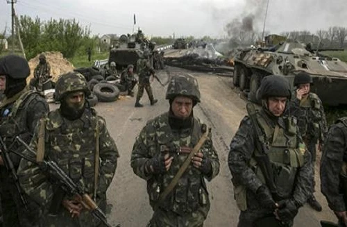 Quân đội Ukraine đặt mìn phong tỏa Slavyansk, nã pháo vào Lugansk