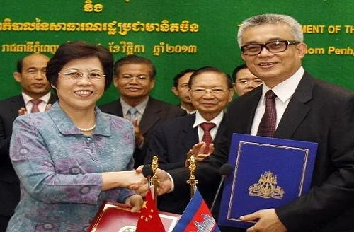 Trung Quốc tài trợ quân đội Campuchia 600 máy vô tuyến điện