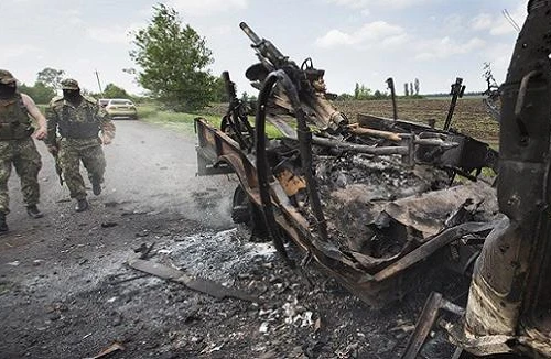 Tổng thống Nga-Ukraine thảo luận ngừng bắn trong tiếng súng ở miền Đông