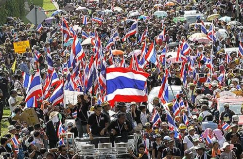 Thủ tướng Yingluck tiếp tục xoa dịu phe đối lập