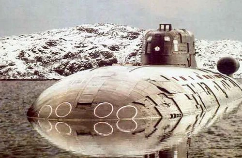 Siêu tàu ngầm hạt nhân Titan giải cứu tàu cá