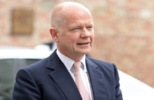 Ngoại trưởng Anh bất ngờ từ chức mở đường cho cuộc cải tổ quy mô lớn