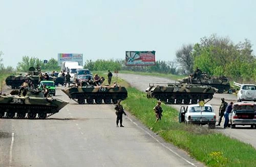 Kiev dọa thẳng tay trấn áp, Donbass cương quyết không hoãn trưng cầu dân ý