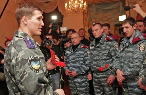 Nga chính thức tuyển dụng cảnh sát đặc nhiệm Berkut của Ukraine