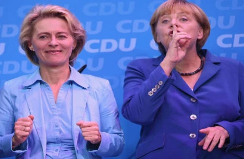 Bà Merkel bổ nhiệm nữ bộ trưởng quốc phòng đầu tiên