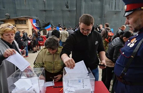 Ukraine: 3/4 cử tri tham gia bỏ phiếu tại thành phố Lugansk