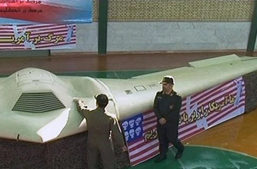 Iran triển khai máy bay không người lái quanh Eo biển Hormuz