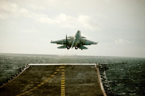 Nga sắp khai trương trung tâm huấn luyện phi công tàu sân bay 